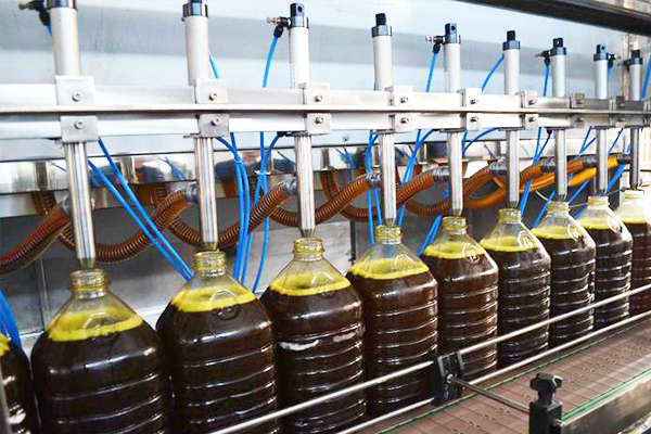 全自动液体灌装机：：：助力企业高效生产的智能之选